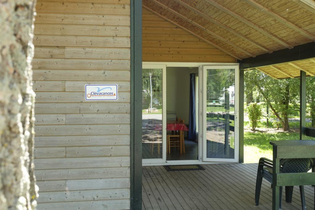 Camping Du Port De Plaisance بيرون الغرفة الصورة
